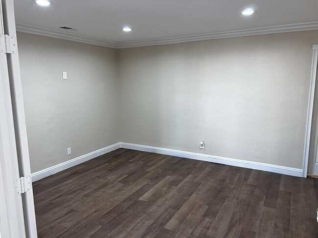 487 Louisville St Unidad 1B - Downstairs