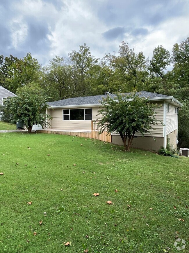 Building Photo - Charming 3 Bed 1.5 Bath Red Bank Home