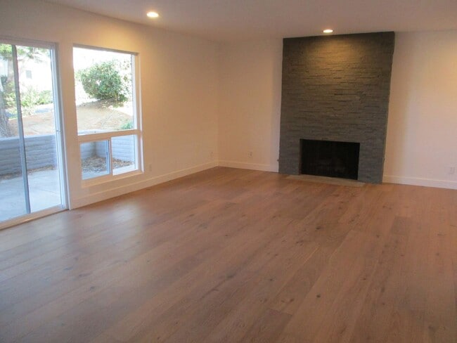 Photo - Mount La Jolla Community