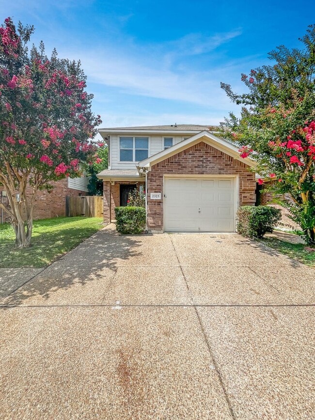 Building Photo - Welcome Home to Comfort and Convenience