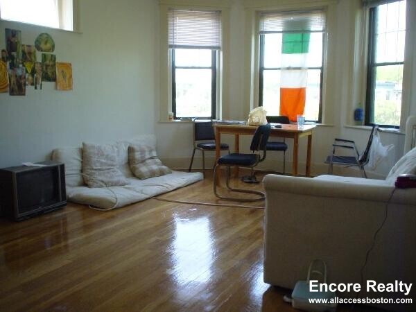 Photo - 1412 Commonwealth Ave Unidad 8 Rental