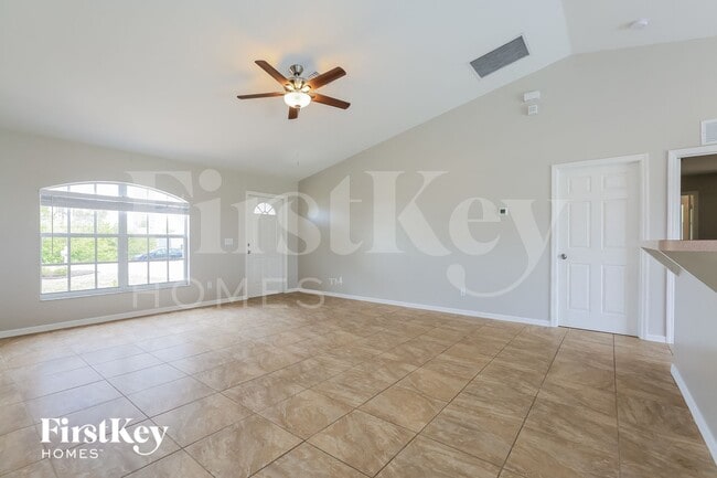 Photo - 215 Mossrosse St