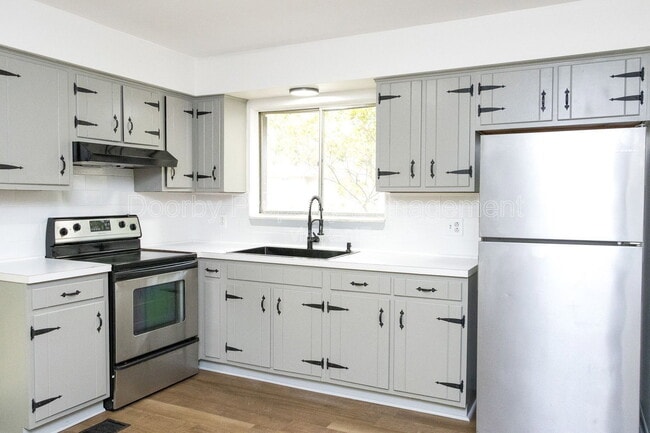 Building Photo - 1300 Koblan Dr