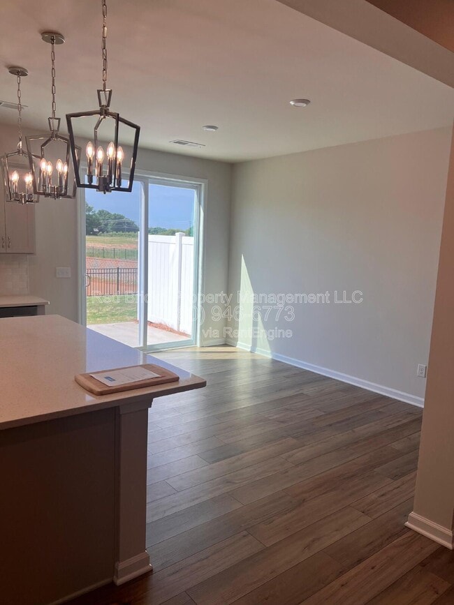 Photo - 5108 Carrick St