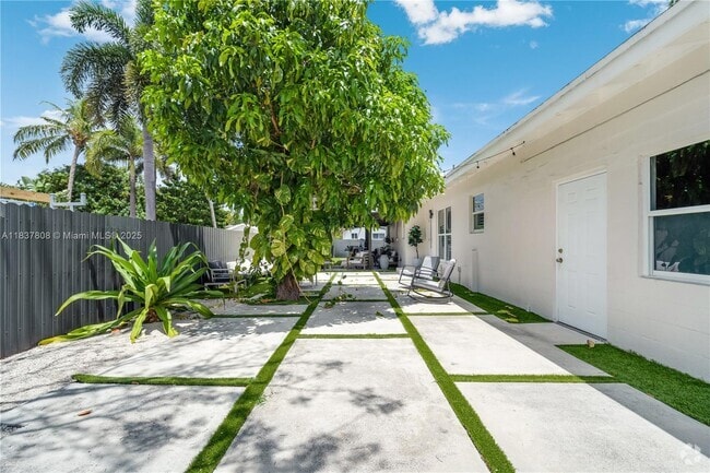 Building Photo - 1245 NE 154th St Rental