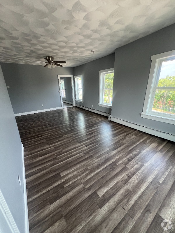 Building Photo - 8 Humes St Rental