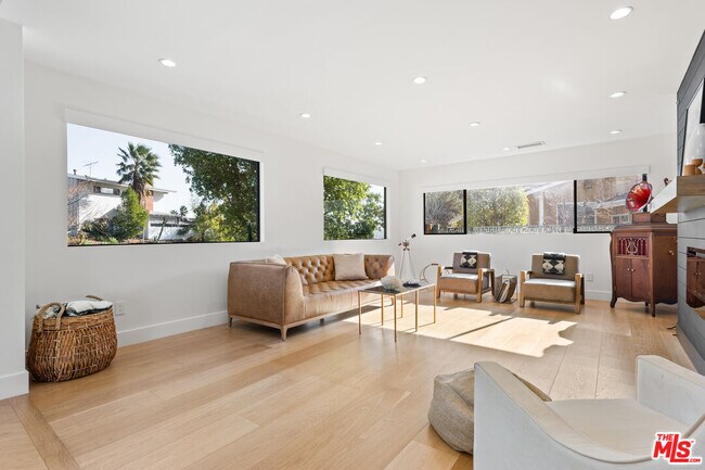 Photo - 8547 Shoup Ave