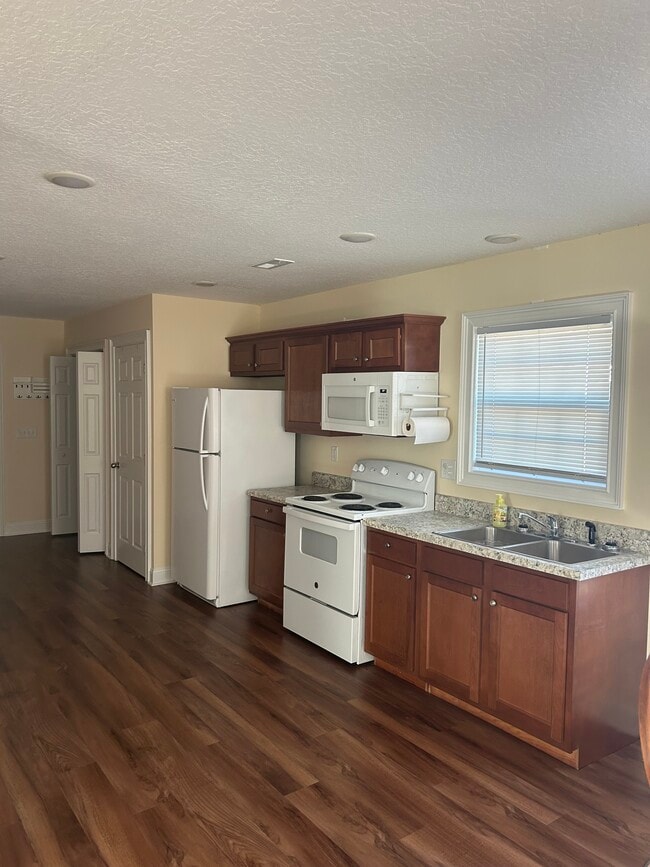 Photo - 7004 Oak Grove Rd