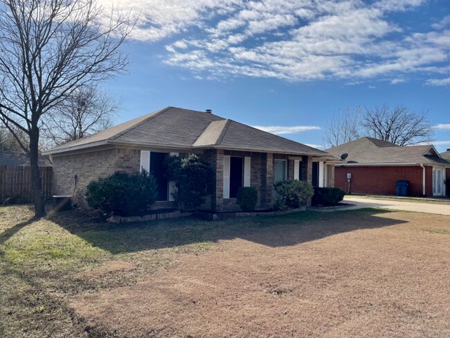 Photo - 114 Janis St