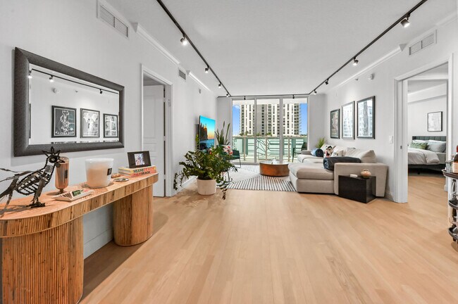 Photo - 350 SE 2nd St Unidad 1150