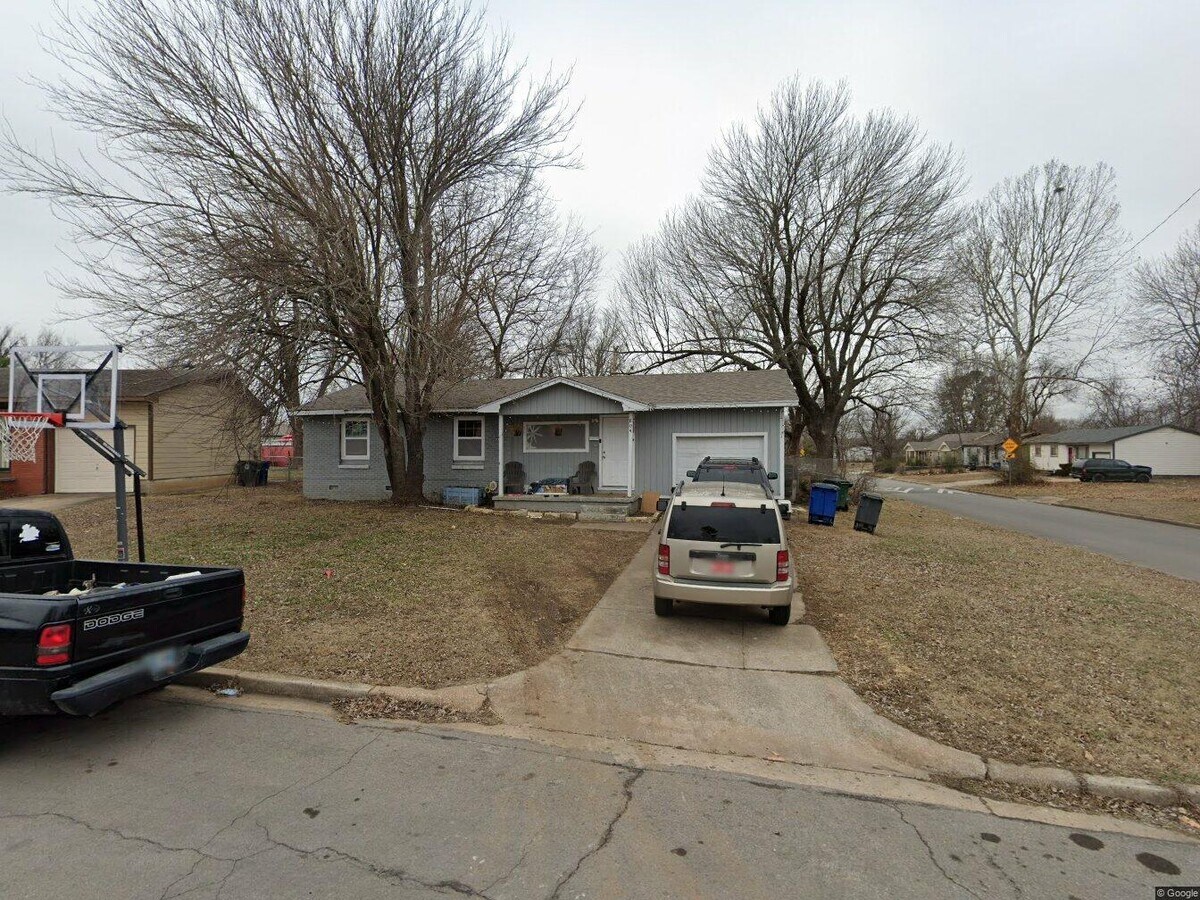 Photo - 804 E 53rd St N