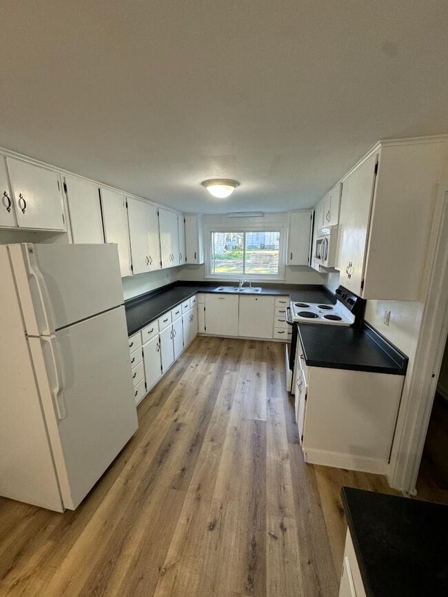 Building Photo - 1007 N Prairie St