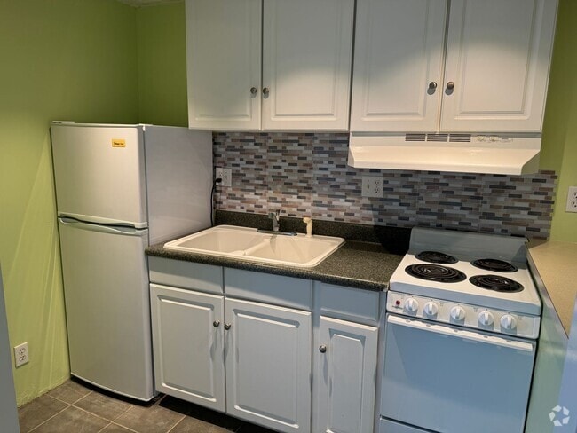 Building Photo - Studio with Full Bath, 1 assigned parking ... Unit 1404A Rental