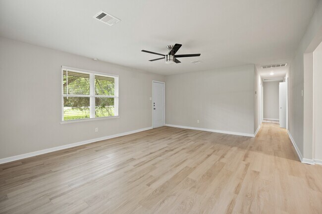 Photo - 2122 Stadium Dr
