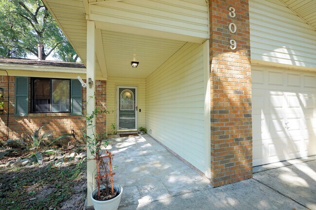 Photo - Central Niceville Location