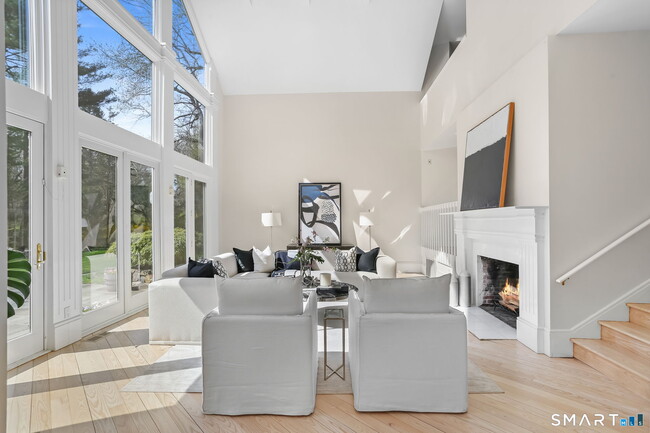 Photo - 32 Buttonball Ln