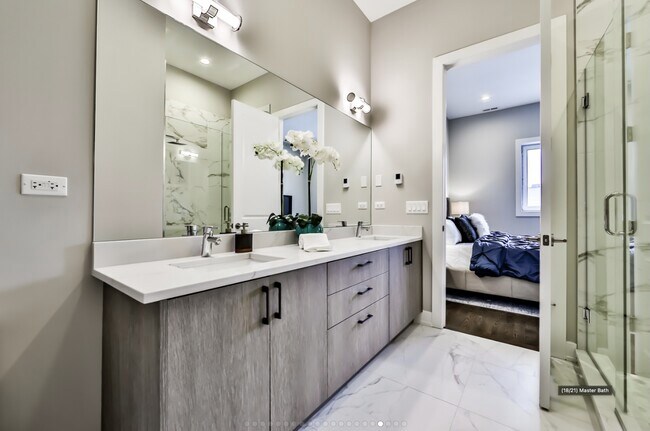 Photo - 815 N Paulina St Unit 2S