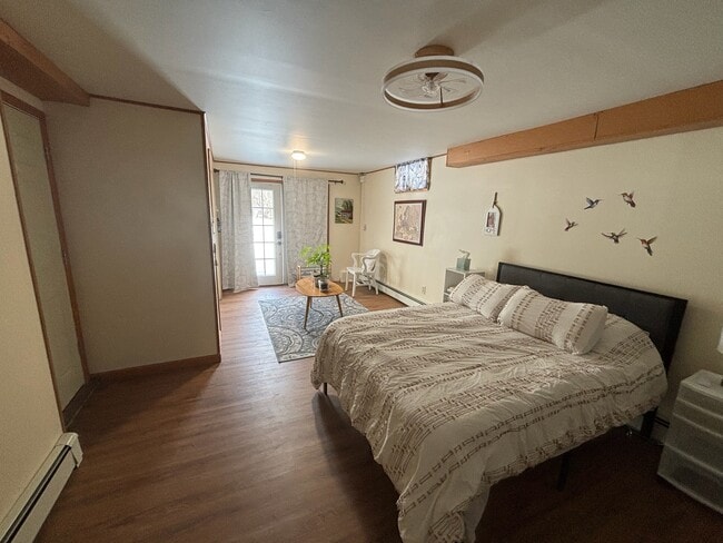 Building Photo - 615 June St Unit Ground floor