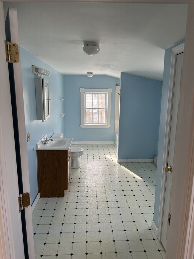 Photo - 208 Grove St