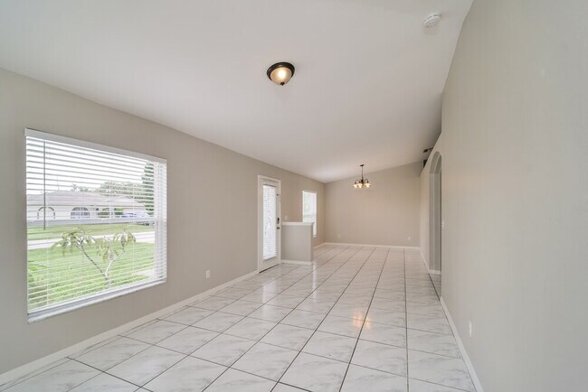Photo - 18 NE 17th Ave