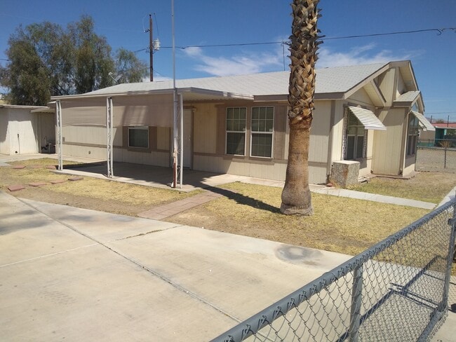 Building Photo - Double Wide on a Double Lot w/detached Gar... Rental