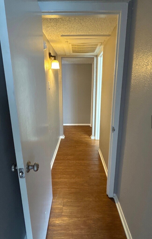 Photo - 2114 E Marshall Ave Unidad 217