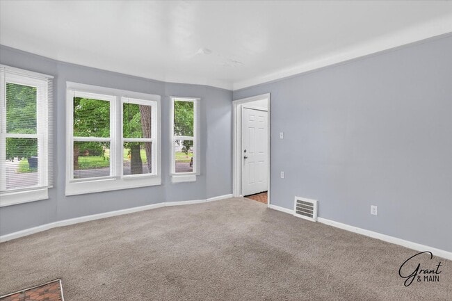 Photo - $1200 2 bedroom ranch