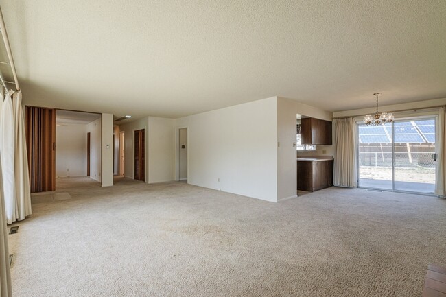 Photo - 328 Mayfair Dr