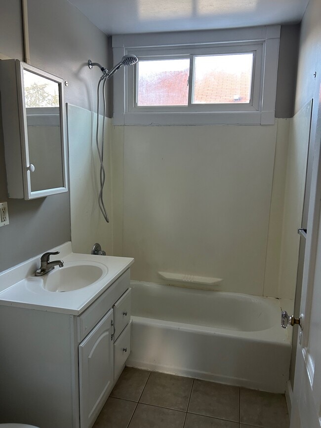 Photo - 2 Hanscom Ave Unidad 2