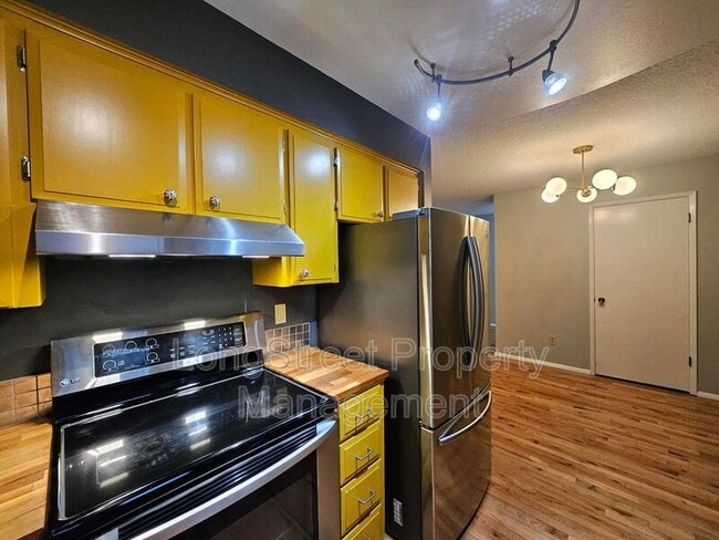 Photo - 4602 NE Broadway