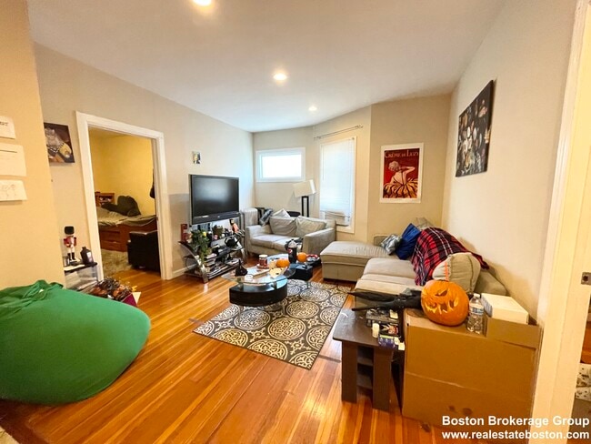 25 Sudan St Unit 3
