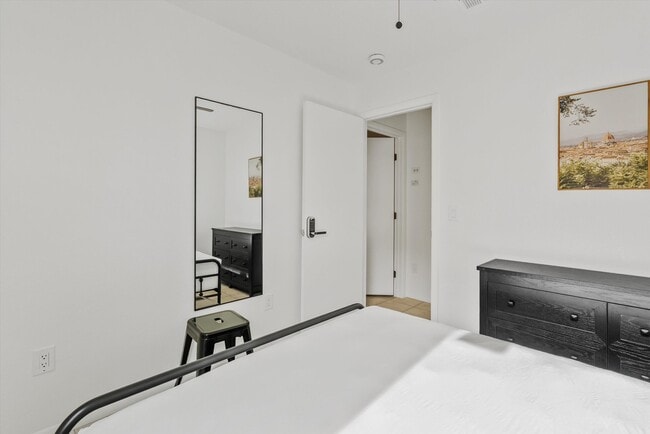 Photo - 9632 N 58th Ln Unidad Suite