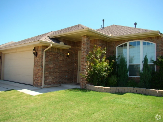 Building Photo - 4 Bedrooms - Moore Schools - Open Plan Rental