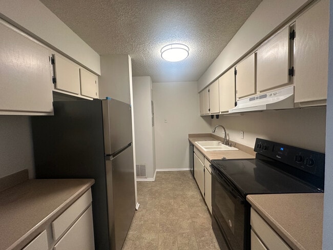 Room in Condo on Huntingdon Chase