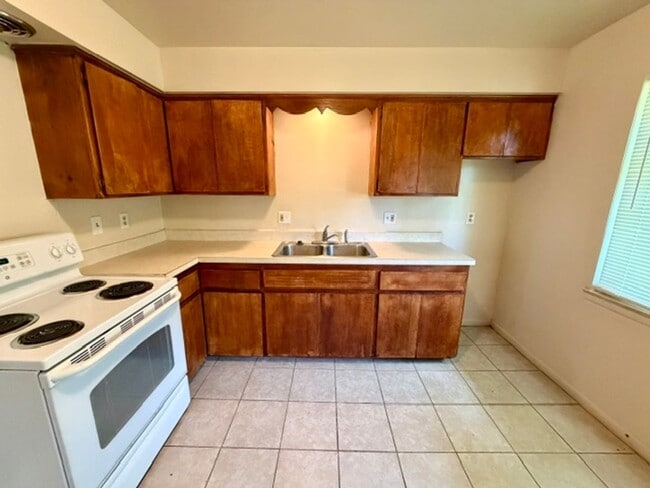 Photo - Totally Updated 2-Bedroom, 1-Bathroom Townhouse for Lease – Inkster