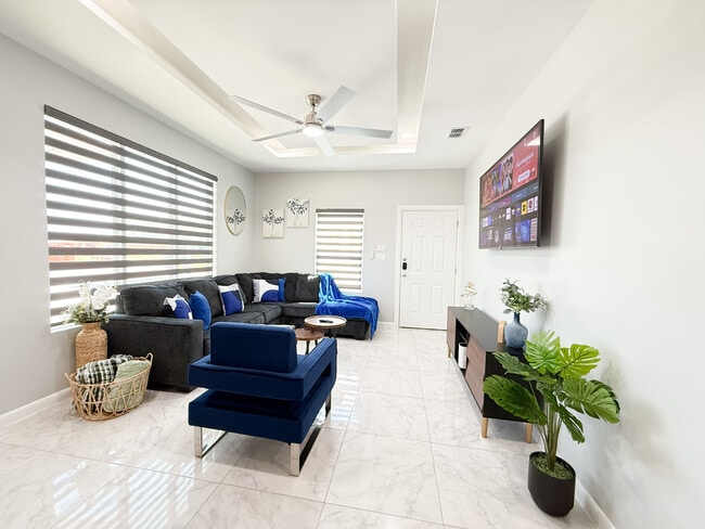 Building Photo - 2108 E Viviana St Unit Fully Furnished Rental