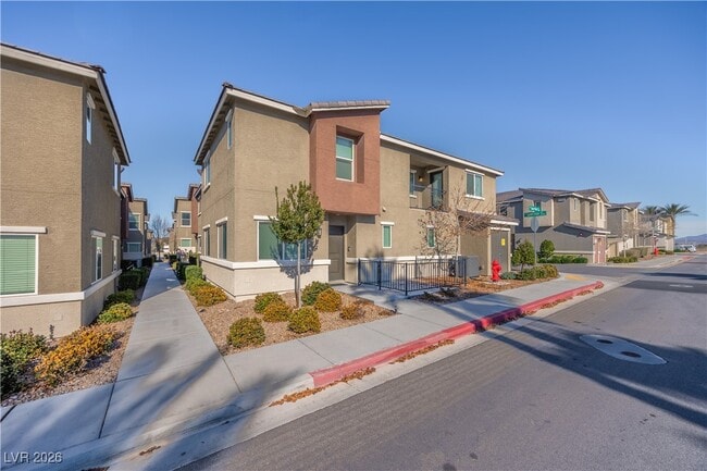 Building Photo - 12185 Scarlet Ember Rd Unit 4