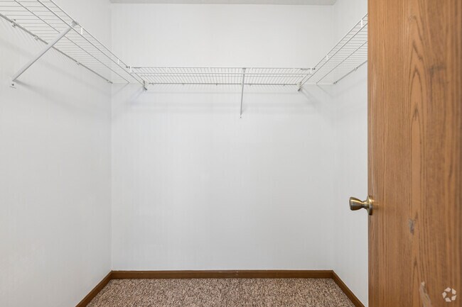 3BR, 2BA - 1,040SF - Primary Closet