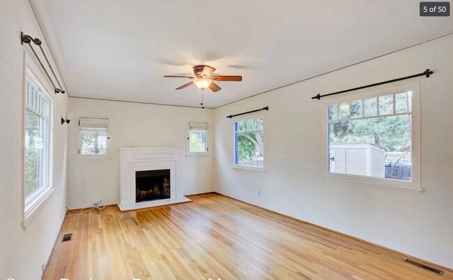Photo - Charming 3 bed / 2 bath Home Across from Oak Park!