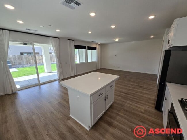 Photo - Beautiful Home Off S Heath and Stockdale Hwy!