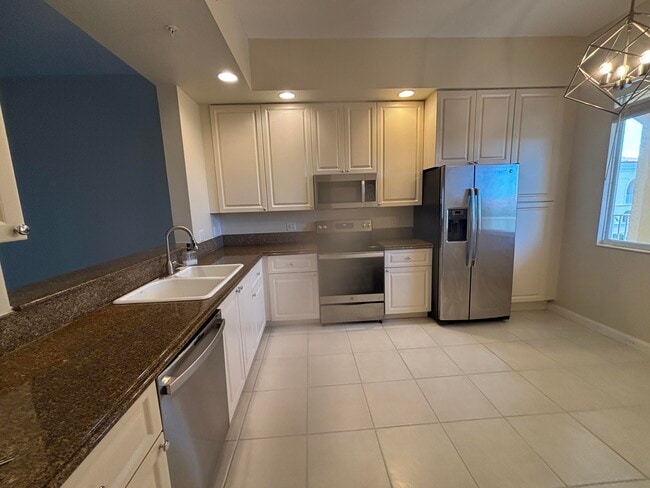 Building Photo - 30 Harbour Isle Dr W Unit Ph-05 Rental