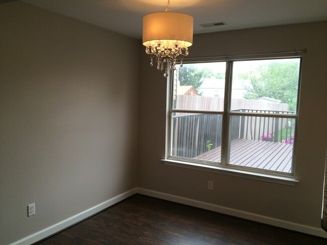 Comedor - 109 Hunt Dr
