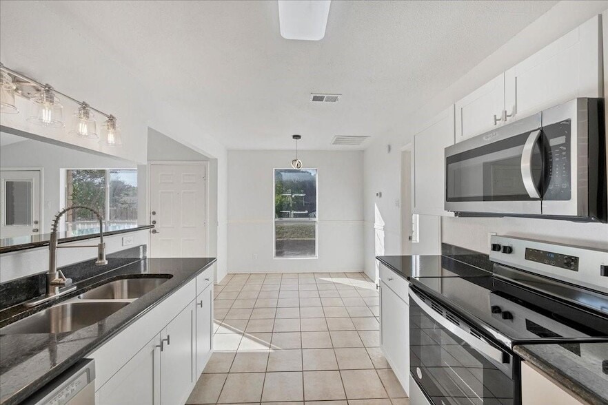 421 Fantail Loop