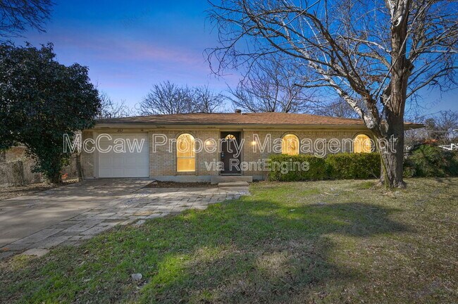 Photo - 207 Evelyn St
