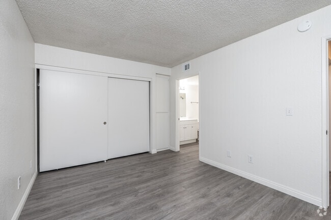 2BR, 2BA - 948SF - Second Bedroom