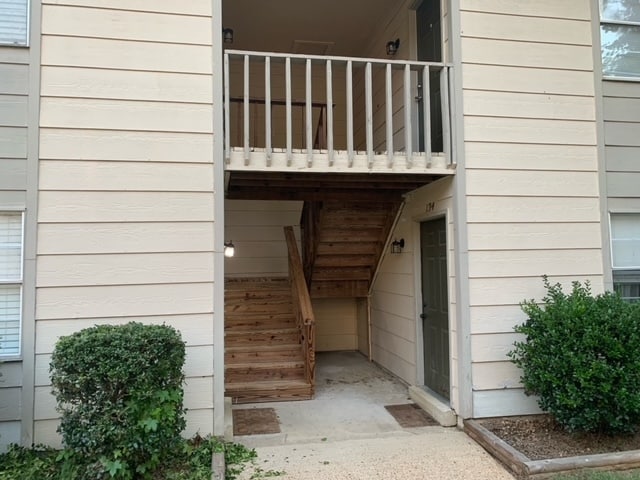 Covered front door area - 409 Old Mayhew Rd Unit 135