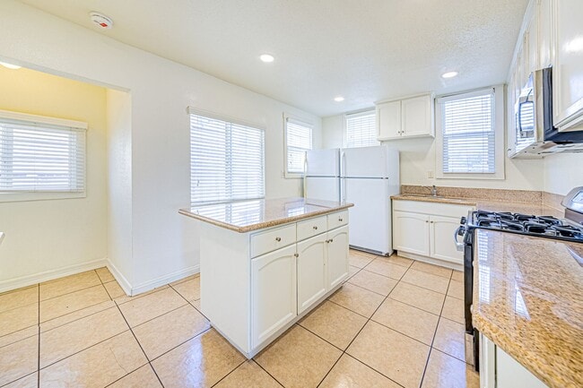 Photo - 2943 Walton Ave