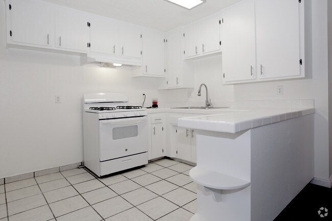 2BR, 1BA - 816 SF - Westland @ Dawson