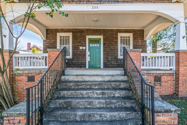 Photo - 205 Croft St