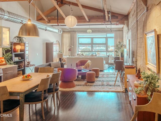 Building Photo - 530 S Hewitt St